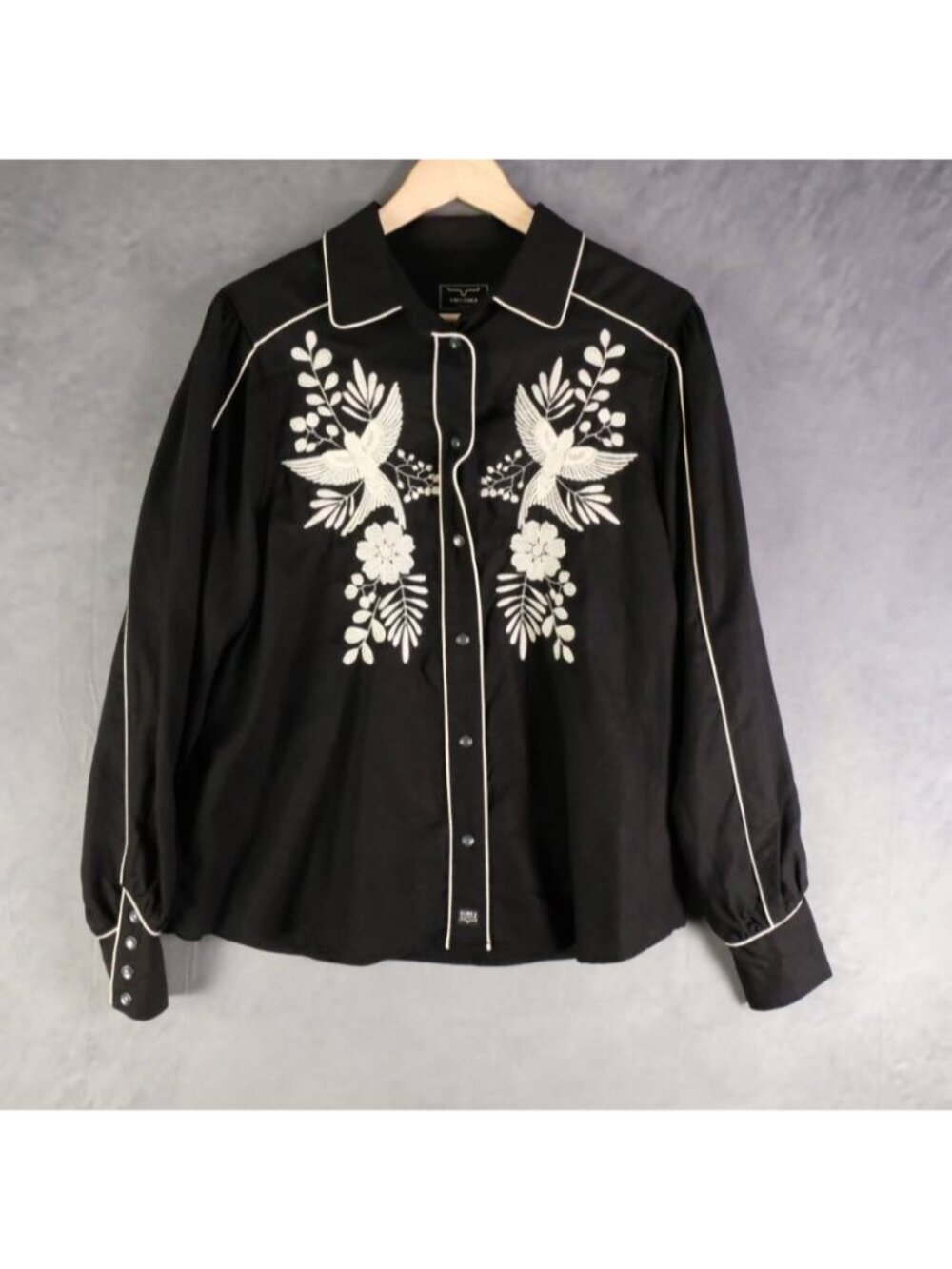 Kimes Ranch Shirt Women's Medium Black Western Embroidered Pearl Snap Emilia